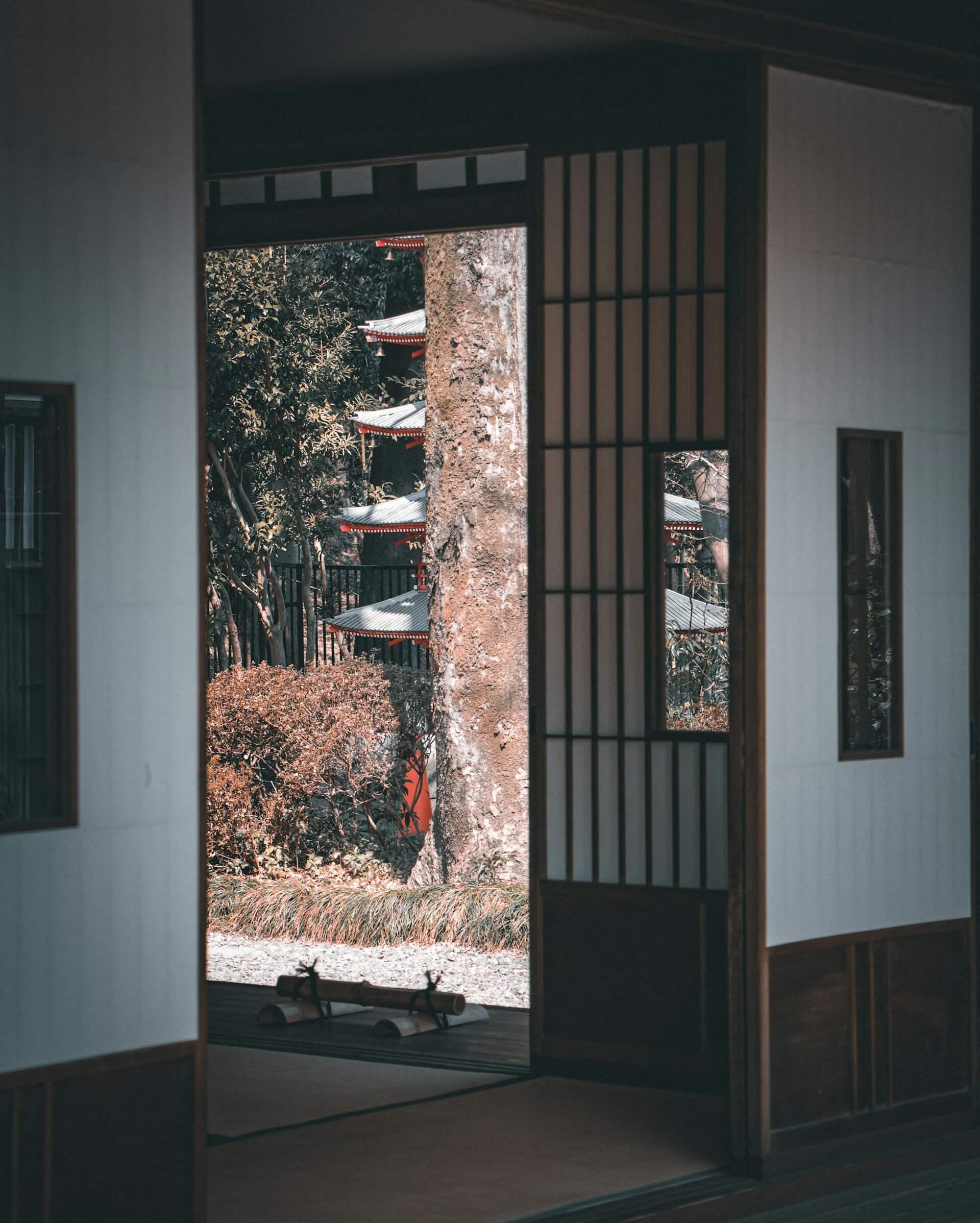 勝手口の防犯対策9選!狙われる理由や侵入手口をわかりやすく解説